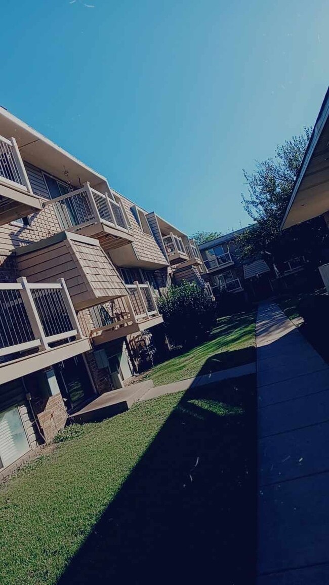Governeour Manor Apartments