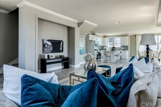 8117 2nd St-Unit -103 in Downey, CA - Foto de edificio - Building Photo