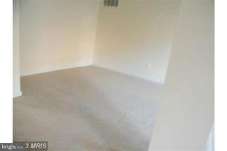 21505 Trowbridge Square in Ashburn, VA - Building Photo - Building Photo