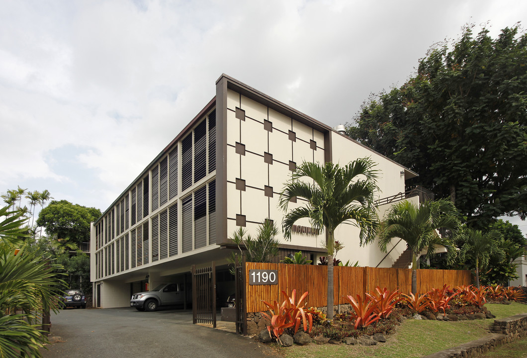 The Makikian in Honolulu, HI - Building Photo