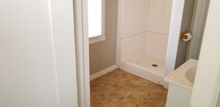 2422 22nd Pl in Lubbock, TX - Building Photo - Building Photo