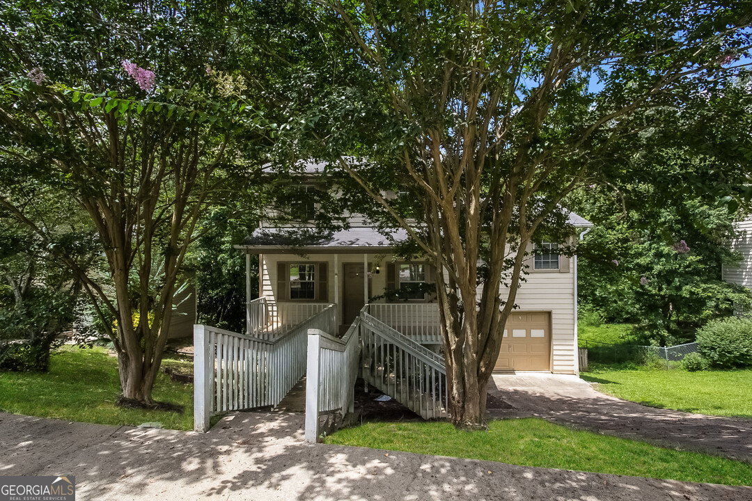 3765 Cherokee Overlook Dr in Canton, GA - Building Photo