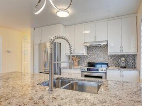 2465 D'avignon Rue in Brossard, QC - Building Photo - Building Photo