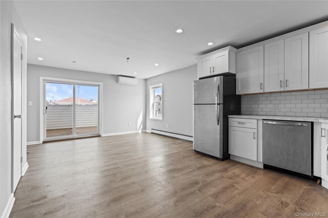 616 E Broadway in Long Beach, NY - Building Photo - Building Photo