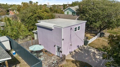 3218 Ave Q 1/2 in Galveston, TX - Building Photo - Building Photo