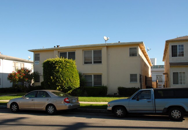 3809 Lockland Dr in Los Angeles, CA - Building Photo - Building Photo