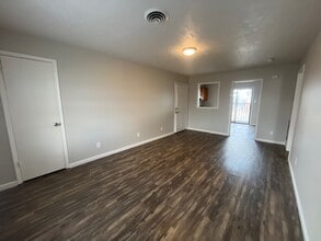 294 Tinker Hill Cv, Unit D in Jackson, TN - Foto de edificio - Building Photo