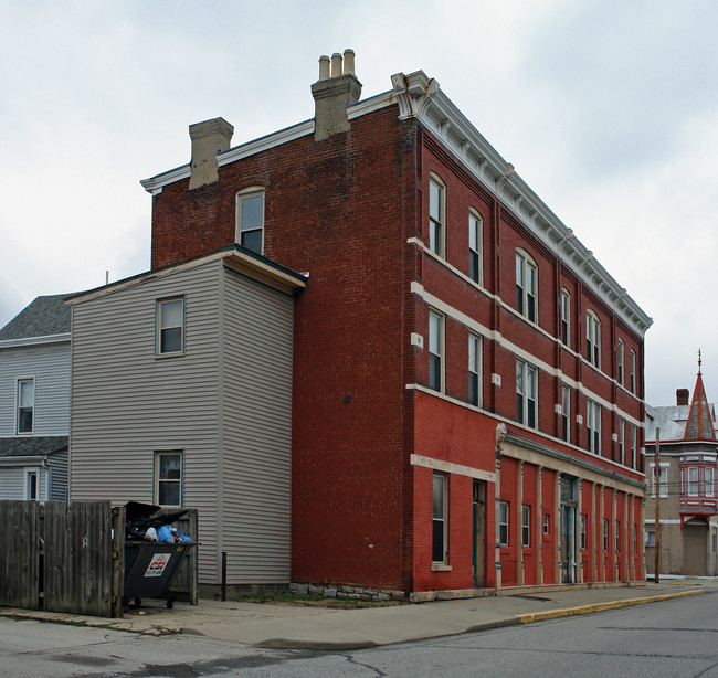 617 Poplar St in Bellevue, KY - Foto de edificio - Building Photo