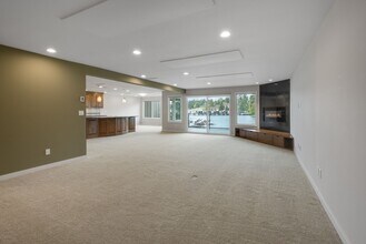 387 101st Ave SE in Bellevue, WA - Building Photo - Building Photo