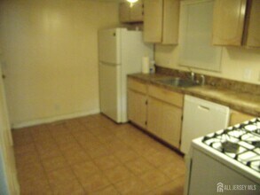 634 St Georges Ave in Woodbridge Township, NJ - Building Photo - Building Photo