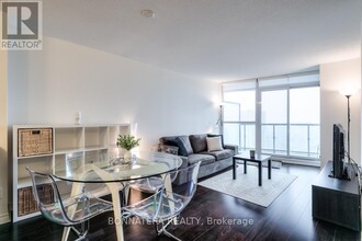 19-2819 Grand Trunk Crescent in Toronto, ON - Building Photo - Building Photo