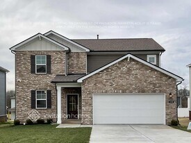 195 E Millbrook Dr in Spring Hill, TN - Building Photo