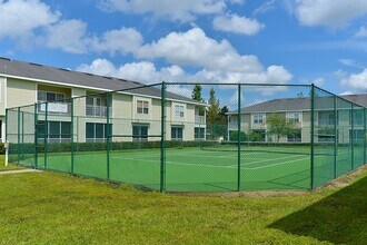 4872 NW 42nd Rd in Gainesville, FL - Foto de edificio - Building Photo