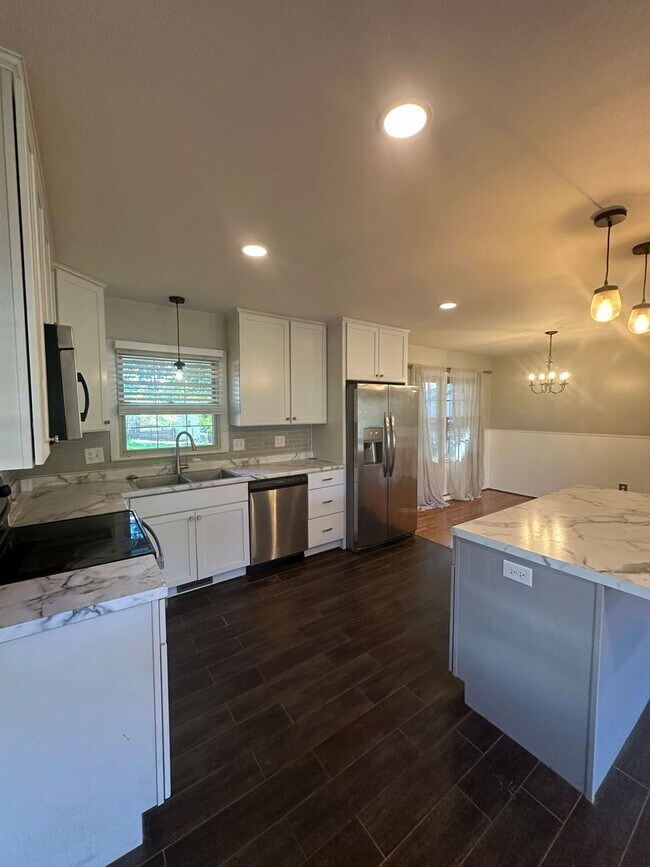 4528 Hazel Dr in Cave Spring, VA - Building Photo - Building Photo