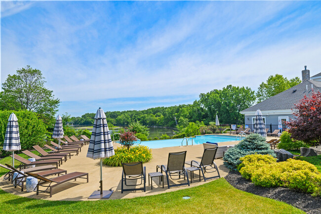 Water's View in Cohoes, NY - Foto de edificio - Building Photo