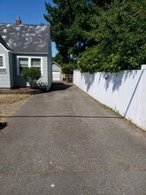 3310 Sunset Dr W in University Place, WA - Building Photo - Building Photo