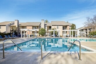 1070 Main Apartments in Hendersonville, TN - Foto de edificio - Building Photo