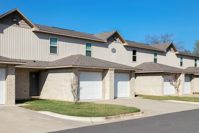 German Oaks Townhomes in Conway, AR - Building Photo - Building Photo