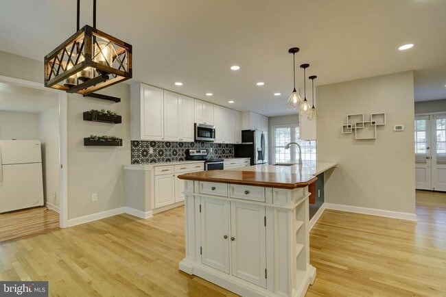 8521 Tysons Ct