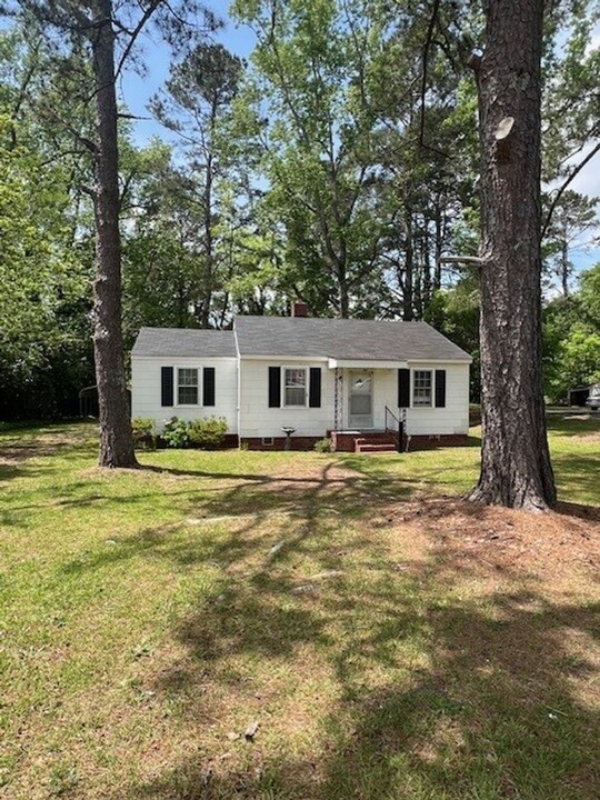 1645 Washington Rd in Thomson, GA - Building Photo