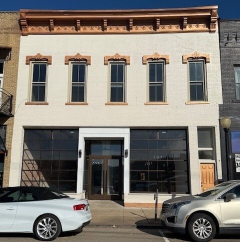 206 E Main St, Unit Commercial Space