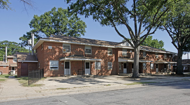 Fairfield Court in Richmond, VA - Building Photo - Building Photo