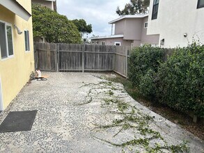 5393 E Appian Way in Long Beach, CA - Foto de edificio - Building Photo