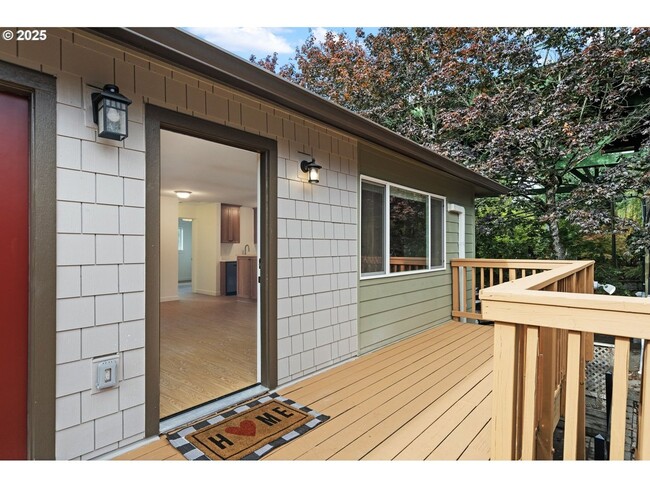 property at 8678 N Willamette Blvd