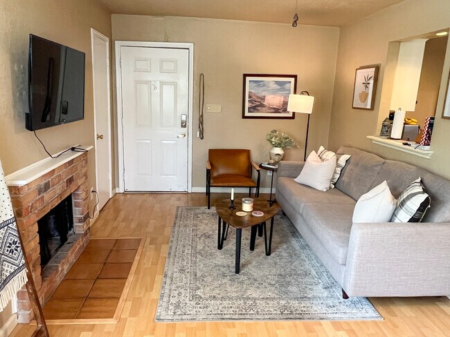 421 W San Antonio St, Unit D4 in San Marcos, TX - Building Photo - Building Photo