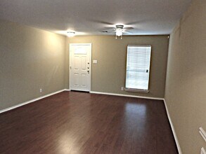 109 Cowboy Trail in Cibolo, TX - Building Photo - Building Photo