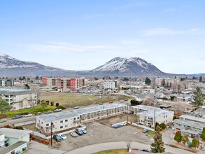 233 Sherwood Drive in Kamloops, BC - Building Photo - Building Photo