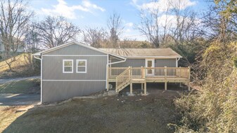 305 Iroquois Ln in Seymour, TN - Building Photo