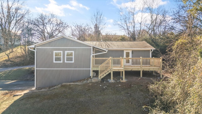 property at 305 Iroquois Ln