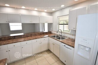 11521 SW 52nd St in Cooper City, FL - Foto de edificio - Building Photo