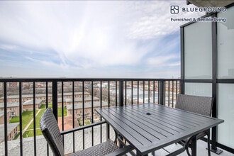 150 N Ashland Ave, Unit FL8-ID1053 in Chicago, IL - Building Photo - Building Photo