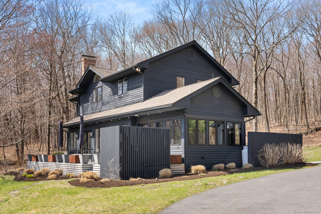 31 Sheehan Rd in Warren, CT - Building Photo - Building Photo