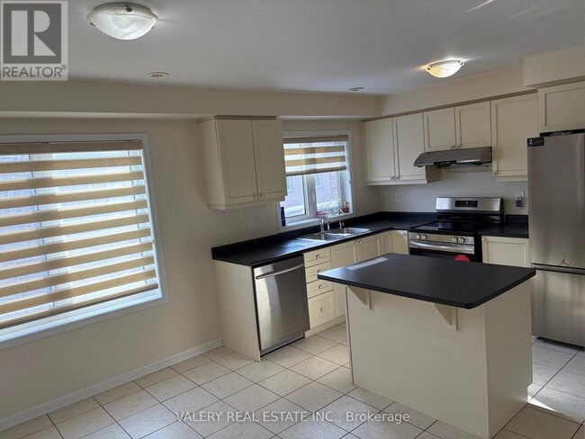 27 Ariel Rd in Brampton, ON - Building Photo - Building Photo