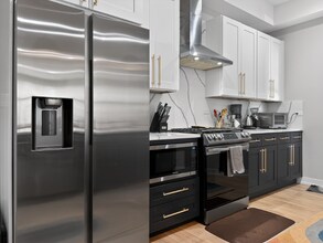 2451 N Albany Ave in Chicago, IL - Building Photo - Building Photo