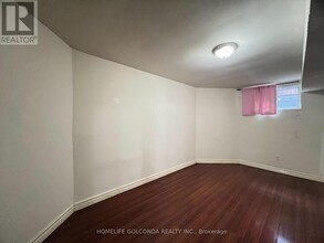277 Huntington Ridge Dr in Mississauga, ON - Building Photo - Building Photo