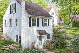 122 Titicus Rd in North Salem, NY - Building Photo