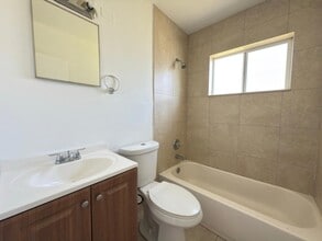 1172 W 34th St in Riviera Beach, FL - Building Photo - Building Photo