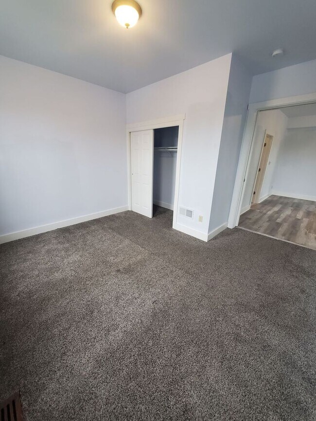 900 W Greenfield Ave-Unit -900 W Greenfield Ave. in Milwaukee, WI - Foto de edificio - Building Photo