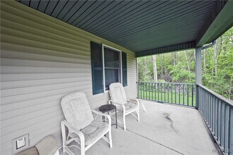 922 Pletcher Rd in Youngstown, NY - Building Photo - Building Photo