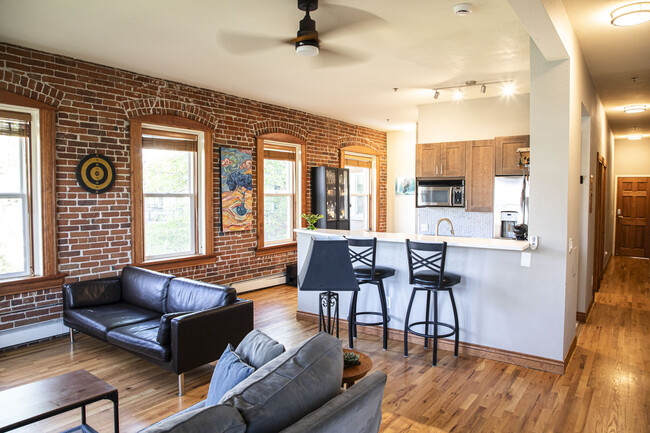 property at 3249 W Fairview Pl