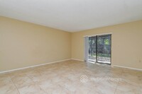 203 Arbor Dr E in Palm Harbor, FL - Foto de edificio - Building Photo