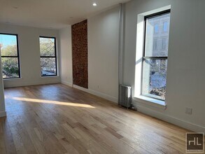 BEDFORD AVENUE in Brooklyn, NY - Foto de edificio - Building Photo