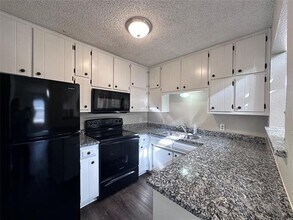 1110 Lynn St in Weatherford, TX - Building Photo - Building Photo