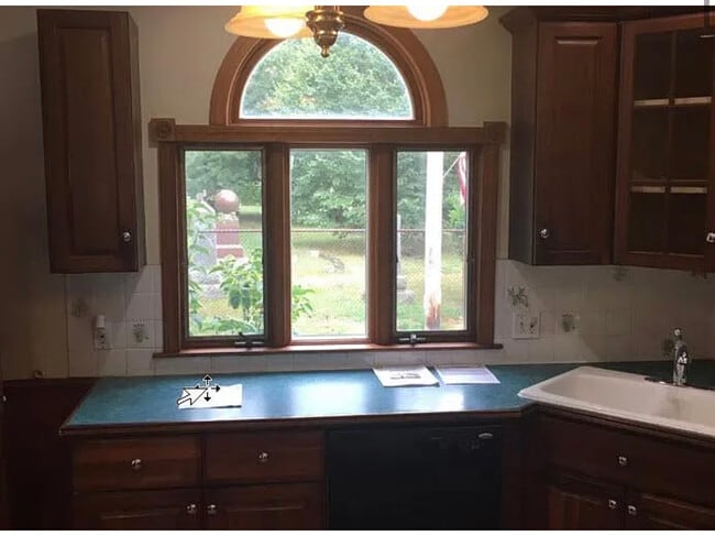 87 Van Zandt Ave in Newport, RI - Building Photo - Building Photo