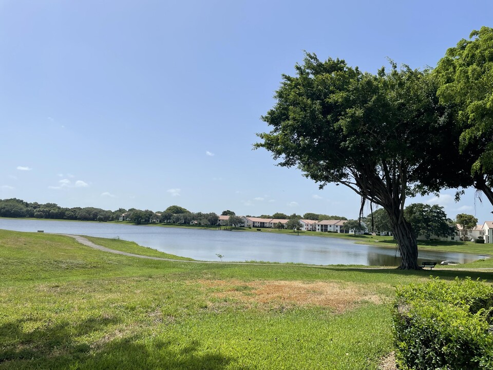 2800 Palmwood Terrace in Boca Raton, FL - Foto de edificio