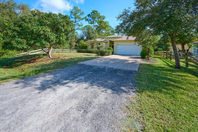 9086 107th Ct in Vero Beach, FL - Building Photo - Building Photo